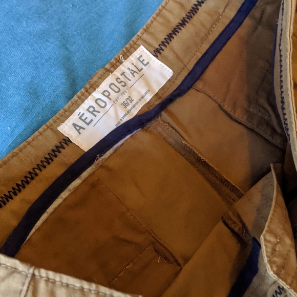 Aeropostale 36/32 Khakis - Picture 2 of 10